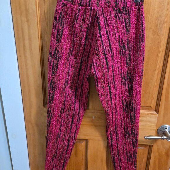Textured pink pants - Picture 2 of 3